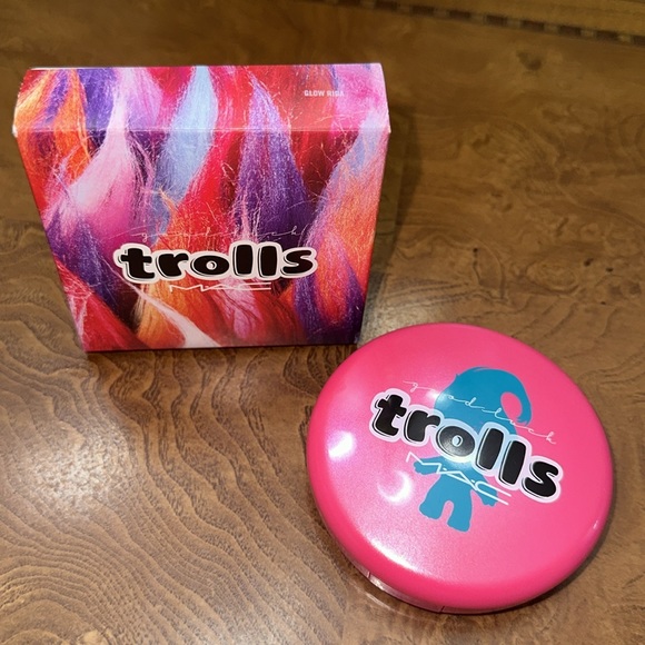 MAC Trolls Glow Rida Beauty Powder New in Box Limited Edition Hard to Find - Picture 2 of 3